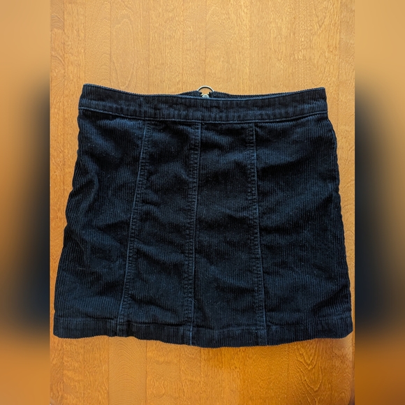 Black Forever 21 skirt. - Picture 4 of 4